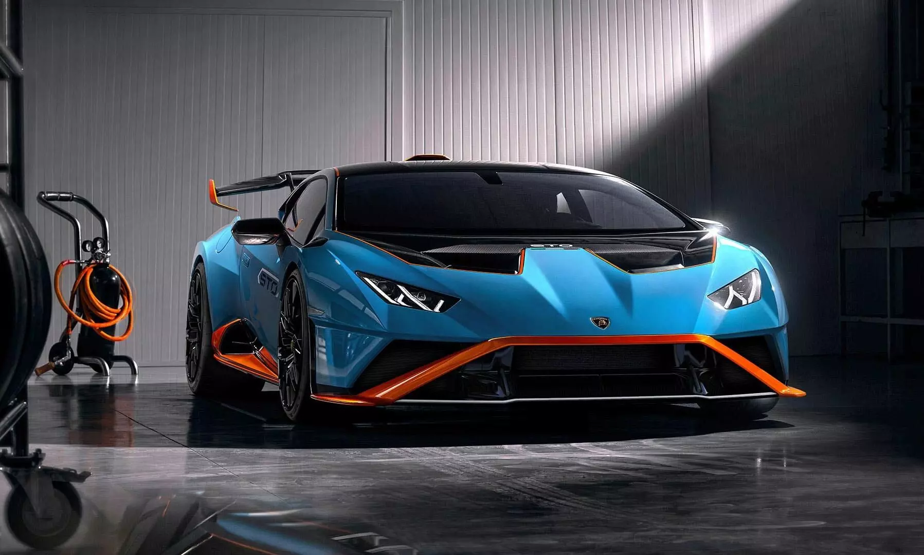 ഇന്ത്യക്കായി ഒരുങ്ങി ഹുറാകാൻ എസ്​.ടി.ഒ; ഇത്​ ട്രാക്കിലെ കറുത്ത കുതിര