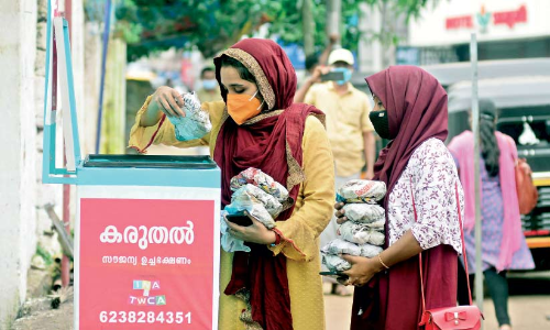 വി​ശ​ക്കു​ന്ന​വ​ർ​ക്ക്​ ഭ​ക്ഷ​ണ​മൊ​രു​ക്കി മ​ല​പ്പു​റ​ത്തി​െൻറ ക​രു​ത​ൽ