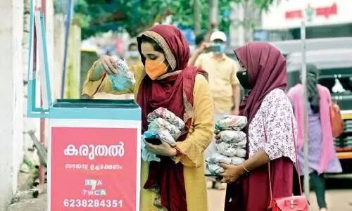 വി​ശ​ക്കു​ന്ന​വ​ർ​ക്ക്​ ഭ​ക്ഷ​ണ​മൊ​രു​ക്കി മ​ല​പ്പു​റ​ത്തി​െൻറ ക​രു​ത​ൽ