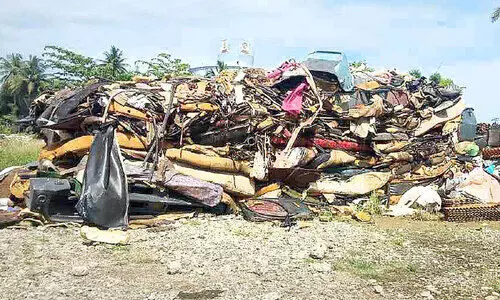 പൊളിച്ച ഫ്ലാറ്റി​െൻറ സ്ഥലത്ത് മാലിന്യം തള്ളി