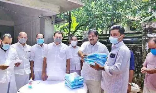 സ്നേ​ഹ​ക്കി​റ്റു​മാ​യി പ്ര​വാ​സി കോ​ൺ​ഗ്ര​സ്​