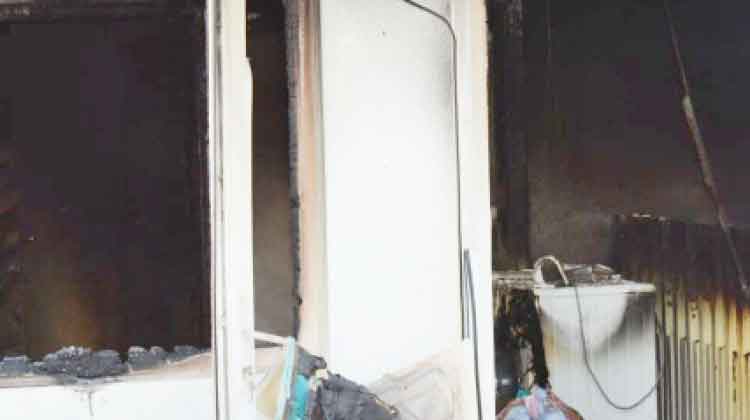 വീടിന് തീപിടിച്ച് ഒരാൾക്ക് പരിക്കേറ്റു വീടിന് തീപിടിച്ച് ഒരാൾക്ക് പരിക്കേറ്റു