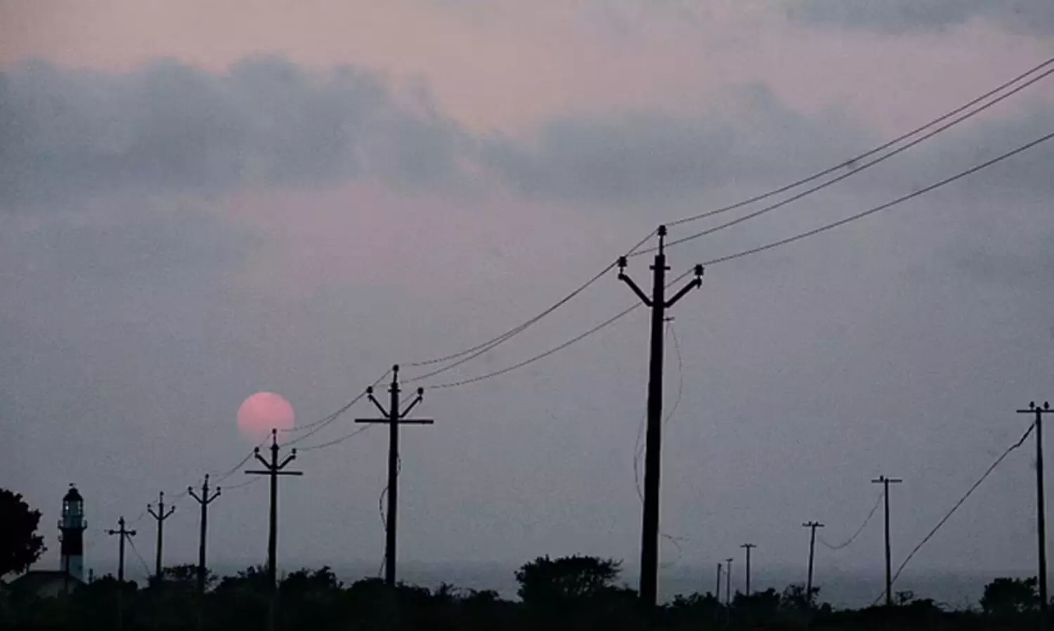 ടാപ്പിൽ നിന്ന്​ വെള്ളം വീഴുന്ന ശബ്​ദം കേട്ടാണ്​​ അവർ പുറത്തിറങ്ങിയത്​; പിന്നീട്​ സംഭവിച്ചത്​ ഇതാണ്​..