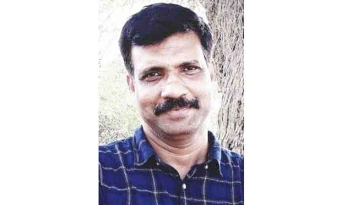 എഴുത്തുകാരനും അധ്യാപകനുമായ റെജി നാട്ടിലേക്ക്​ മടങ്ങുന്നു