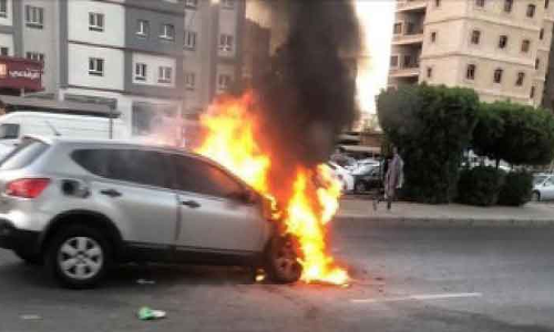 ഒാ​ടു​ന്ന കാ​റി​ന്​ തീ​പി​ടി​ച്ചു