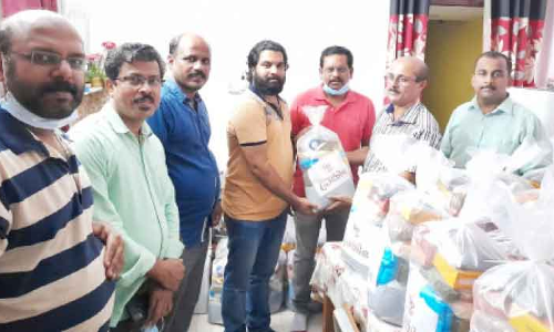 ബ​ഹ്​​റൈ​ൻ പ്ര​തി​ഭ ഭ​ക്ഷ​ണ​ക്കി​റ്റു​ക​ൾ വി​ത​ര​ണം ചെ​യ്​​തു