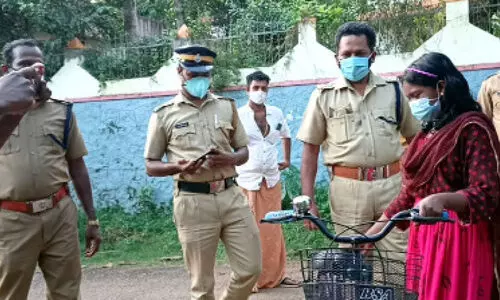 ചിരിയിലേക്ക് വിളിച്ചു, ആദിത്യക്ക്​ പുഞ്ചിരി പകർന്ന്​ പൊലീസ്