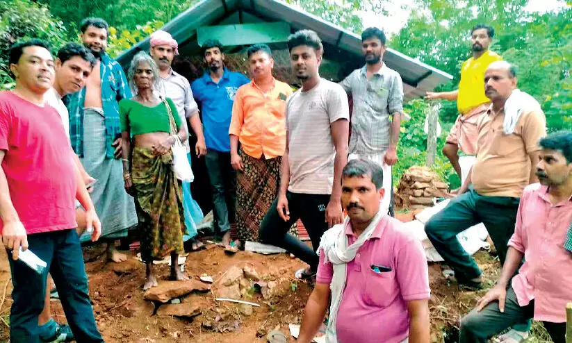 കു​ഞ്ഞി ഇ​നി സ്​​നേ​ഹ​വീ​ട്ടി​ൽ അ​ന്തി​യു​റ​ങ്ങും;  വീ​ട്​​ നി​ർ​മി​ച്ചു​ന​ൽ​കി വാ​യ​ന​ശാ​ല പ്ര​വ​ർ​ത്ത​ക​ർ