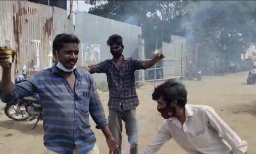 liquor shop open crackers liquor shop open crackers