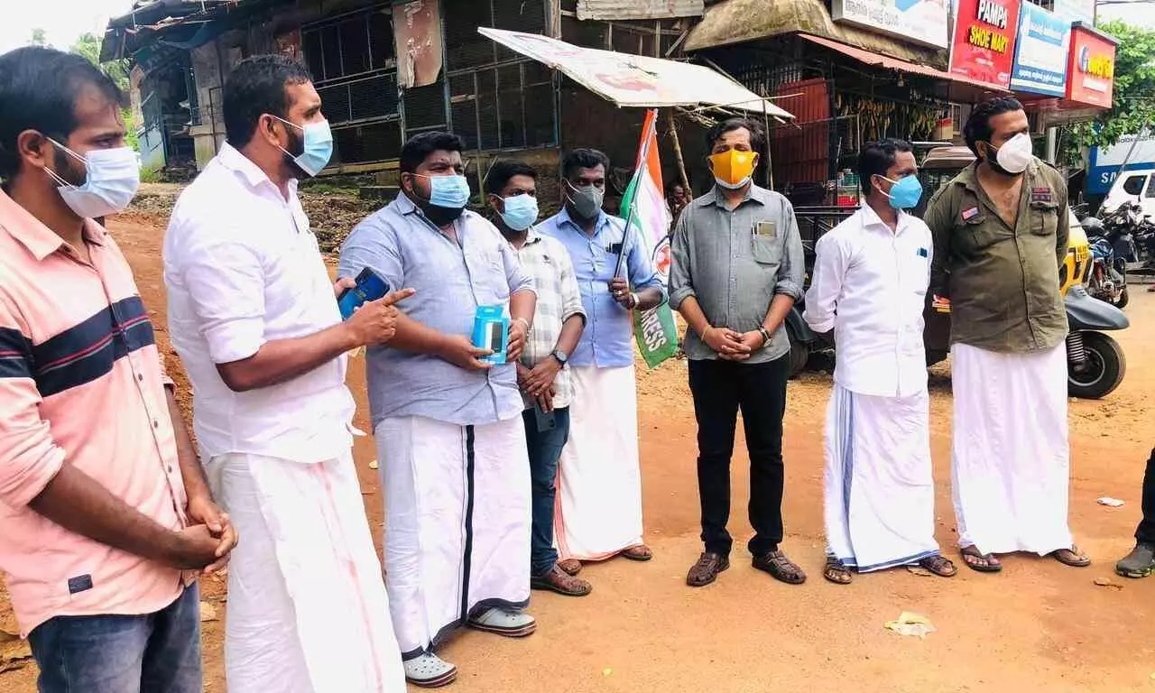 മുകേഷ്‌ എം.എൽ.എക്ക്​ 10000 എം.എ.എച്ച്‌ പവർ ബാങ്ക്‌ തപാലിൽ അയച്ച്​ റാന്നി യൂത്ത്‌ കോൺഗ്രസ്