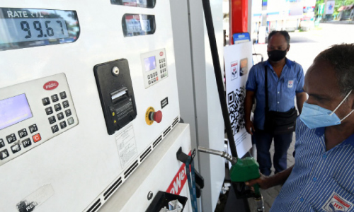 പെ​ട്രോ​ൾ വി​ല: വാഹനയാത്രികരുടെയടക്കം നെഞ്ചിടിപ്പ്​ കൂടുന്നു