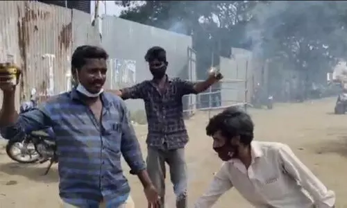 liquor shop open crackers