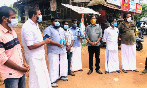 മുകേഷ്‌ എം.എൽ.എക്ക്​ 10000 എം.എ.എച്ച്‌ പവർ ബാങ്ക്‌ തപാലിൽ അയച്ച്​ റാന്നി യൂത്ത്‌ കോൺഗ്രസ്