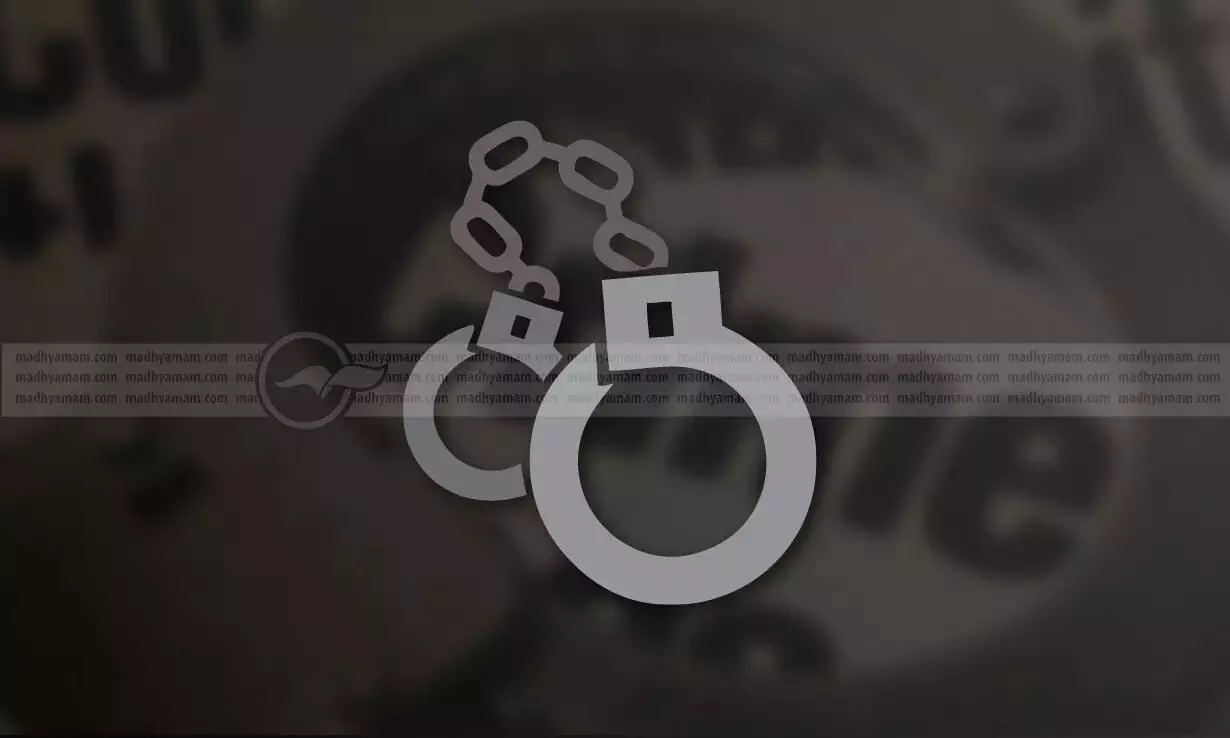 നഗരസഭ ചെയർമാന്റെ സഹോദരനെ മർദിച്ച സംഭവം: രണ്ടു പേർക്കെതിരെ കേസെടുത്തു നഗരസഭ ചെയർമാന്റെ സഹോദരനെ മർദിച്ച സംഭവം: രണ്ടു പേർക്കെതിരെ കേസെടുത്തു