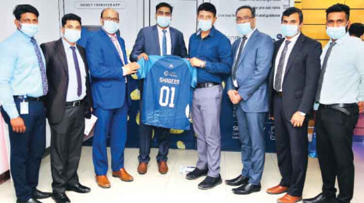 ലുലു മണി ക്രിക്കറ്റ് ടീം ജെഴ്സി പ്രകാശനം ലുലു മണി ക്രിക്കറ്റ് ടീം ജെഴ്സി പ്രകാശനം