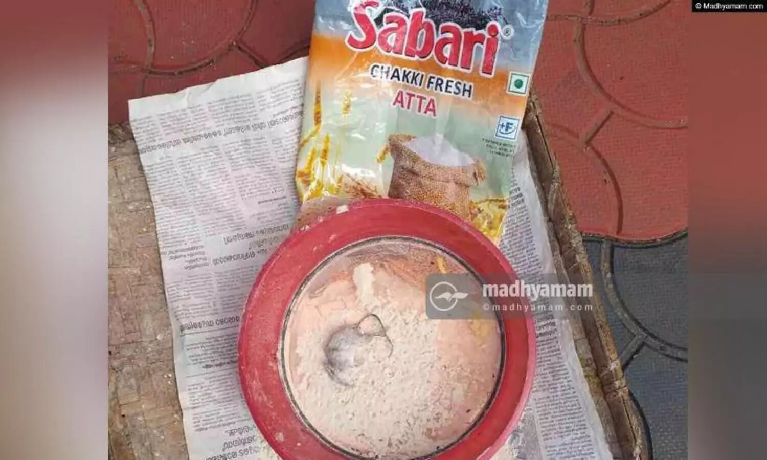 റേഷൻകിറ്റിലെ ആട്ടയിൽ ചത്ത എലി; പലഹാരം തയാറാക്കാനായി കവർ പൊട്ടിച്ചപ്പോഴാണ് ശ്രദ്ധയിൽപ്പെട്ടത്