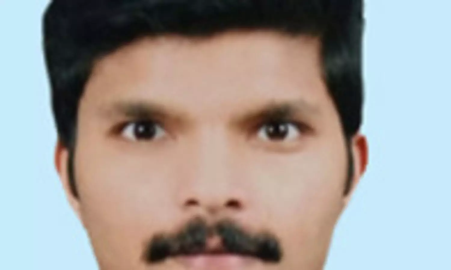 ബൈ​ക്ക് ക​ലു​ങ്കി​ലി​ടി​ച്ച് യു​വാ​വ് മ​രി​ച്ചു