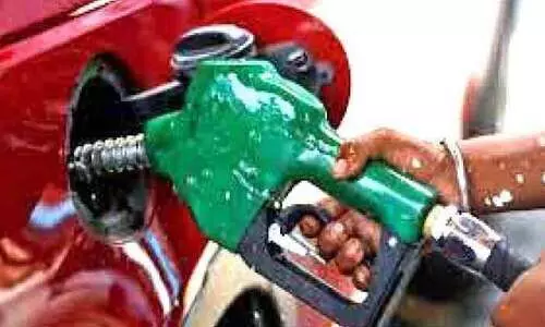 പെട്രോൾ പമ്പിൽനിന്ന്​ പ​ച്ച​വെ​ള്ളം; വാഹനങ്ങൾ തകരാറിലായി