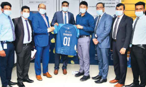 ലു​ലു മ​ണി ക്രി​ക്ക​റ്റ് ടീം ​ജെ​ഴ്​​സി പ്ര​കാ​ശ​നം