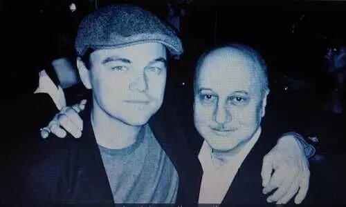 ലിയോനാര്‍ഡോ ഡികാപ്രിയോയ്​ക്കൊപ്പമുള്ള  ഫോട്ടോയും ഓര്‍മ്മകളും പങ്കുവെച്ച് അനുപം ഖേര്‍