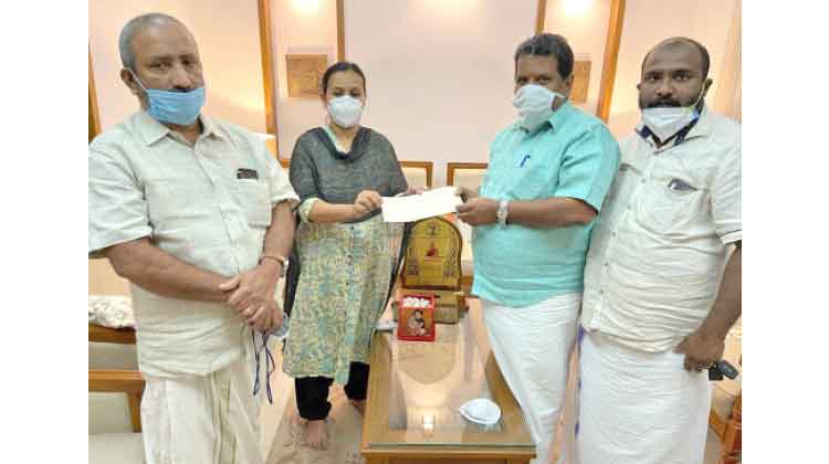 കോ​വി​ഡ് വാ​ക്സി​ൻ: മാ​സ്​ ത​ബൂ​ക്ക് ഫ​ണ്ട് കൈ​മാ​റി