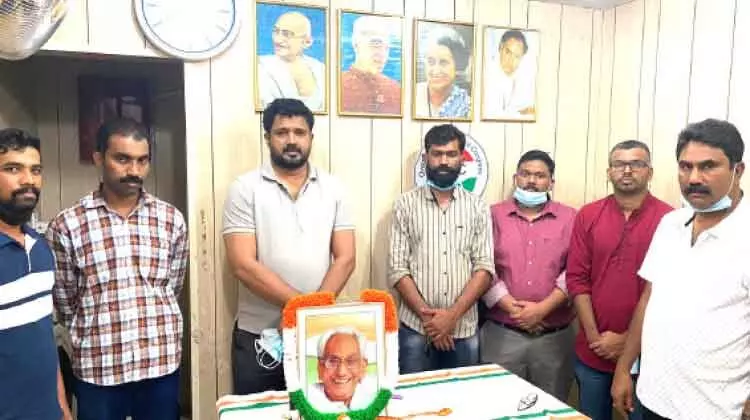 ഒ.​​െഎ.​സി.​സി കെ. ​ക​രു​ണാ​ക​ര​ൻ ജ​ന്മ​ദി​നാ​ഘോ​ഷം സം​ഘ​ടി​പ്പി​ച്ചു