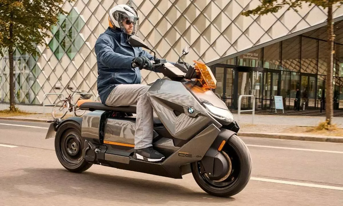 BMW CE 04 electric scooter unveiled