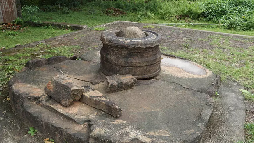 മാമാങ്ക സ്മാരകങ്ങൾക്ക് കടുത്ത അവഗണന മാമാങ്ക സ്മാരകങ്ങൾക്ക് കടുത്ത അവഗണന