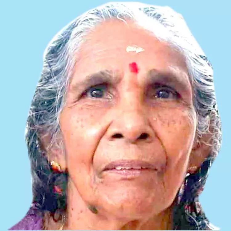 നി​ല​വി​ള​ക്കി​ൽ​നി​ന്ന്പൊ​ള്ള​ലേ​റ്റ വ​യോ​ധി​ക മ​രി​ച്ചു