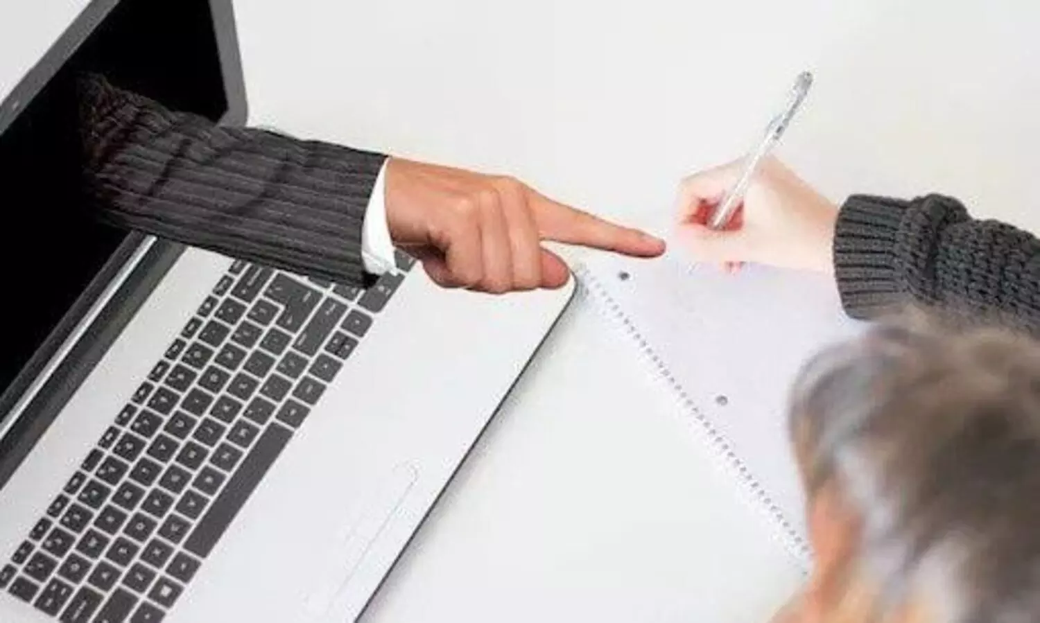 ഓണ്‍ലൈന്‍ പ​ഠ​ന സൗ​ക​ര്യ​മി​ല്ലാ​ത്ത​ത്​ 13,517 കു​ട്ടി​ക​ൾ​ക്ക്, ഡിജിറ്റല്‍ ഡിവൈസ് ചലഞ്ചുമായി ഇടുക്കി ജില്ല ഭരണകൂടം