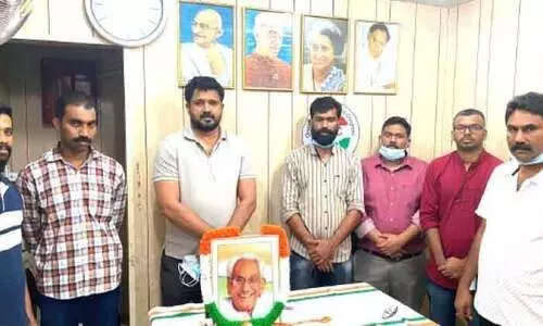 ഒ.​​െഎ.​സി.​സി കെ. ​ക​രു​ണാ​ക​ര​ൻ ജ​ന്മ​ദി​നാ​ഘോ​ഷം സം​ഘ​ടി​പ്പി​ച്ചു