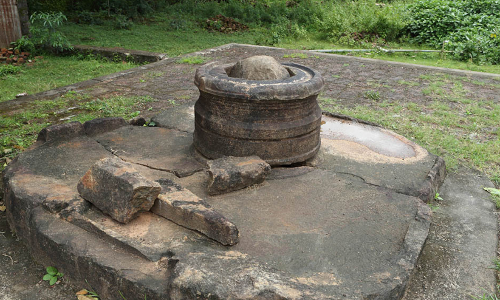 മാമാങ്ക സ്മാരകങ്ങൾക്ക് കടുത്ത അവഗണന