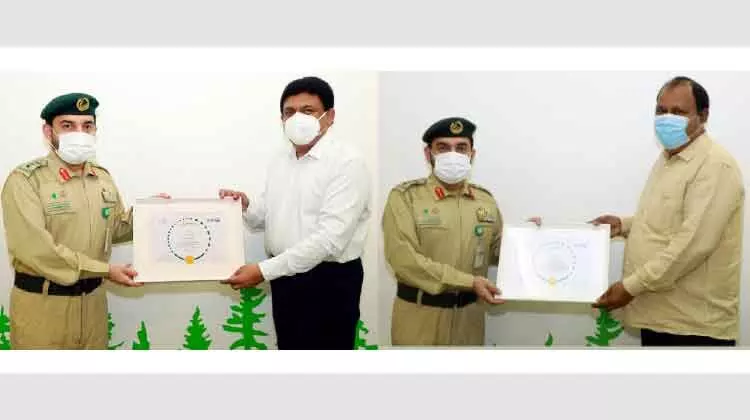 മലയാളികൾക്ക് ദുബൈ പൊലീസിെൻറ ആദരം മലയാളികൾക്ക് ദുബൈ പൊലീസിെൻറ ആദരം