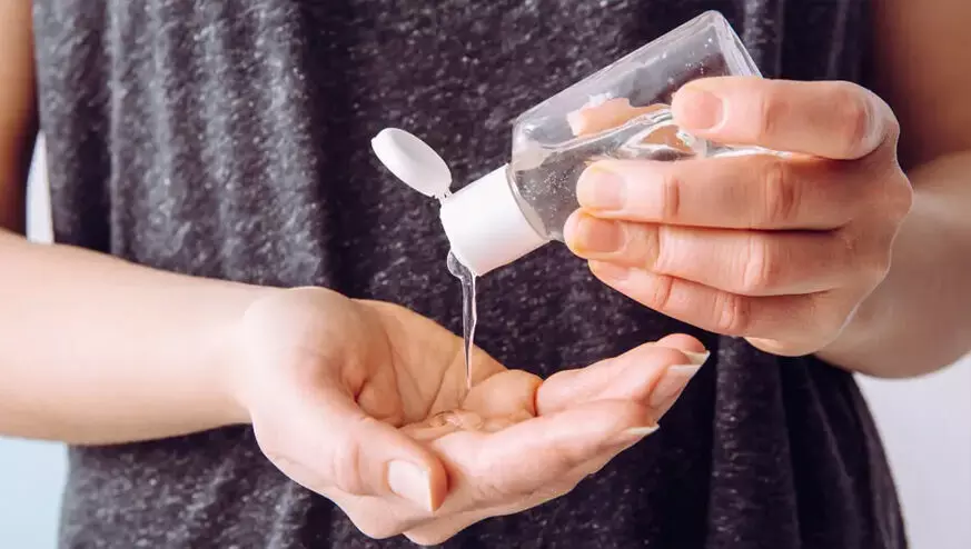 അടുപ്പിലേക്ക് സാനിറ്റൈസർ ഒഴിച്ച് പൊള്ളലേറ്റ വിദ്യാർഥി മരിച്ചു അടുപ്പിലേക്ക് സാനിറ്റൈസർ ഒഴിച്ച് പൊള്ളലേറ്റ വിദ്യാർഥി മരിച്ചു