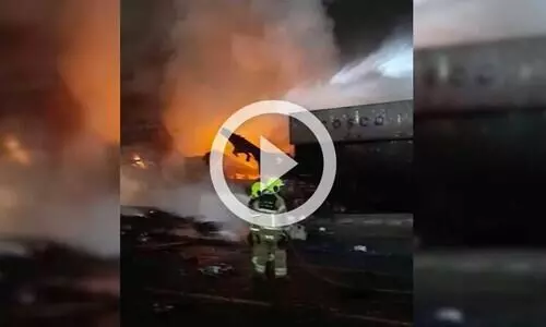 ദുബൈ ജബൽ അലി പോർട്ടിൽ കപ്പലിൽ വൻ തീപിടിത്തം