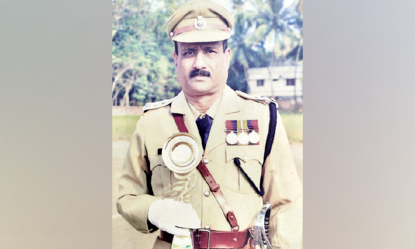 നാട് നന്നായിക്കാണാൻ ആഗ്രഹിച്ച പൊലീസ് ഓഫിസർ നാട് നന്നായിക്കാണാൻ ആഗ്രഹിച്ച പൊലീസ് ഓഫിസർ