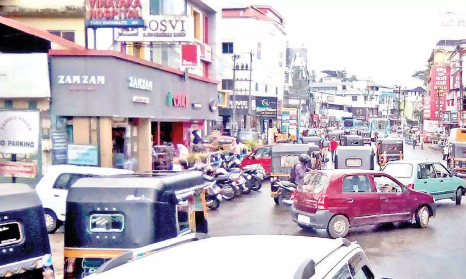 സു​ൽ​ത്താ​ൻ ബ​ത്തേ​രി​യി​ലെ വാ​ഹ​ന​ത്തി​ര​ക്ക് ബൈ​പാ​സ്​ റോ​ഡ് നോ​ക്കു​കു​ത്തി