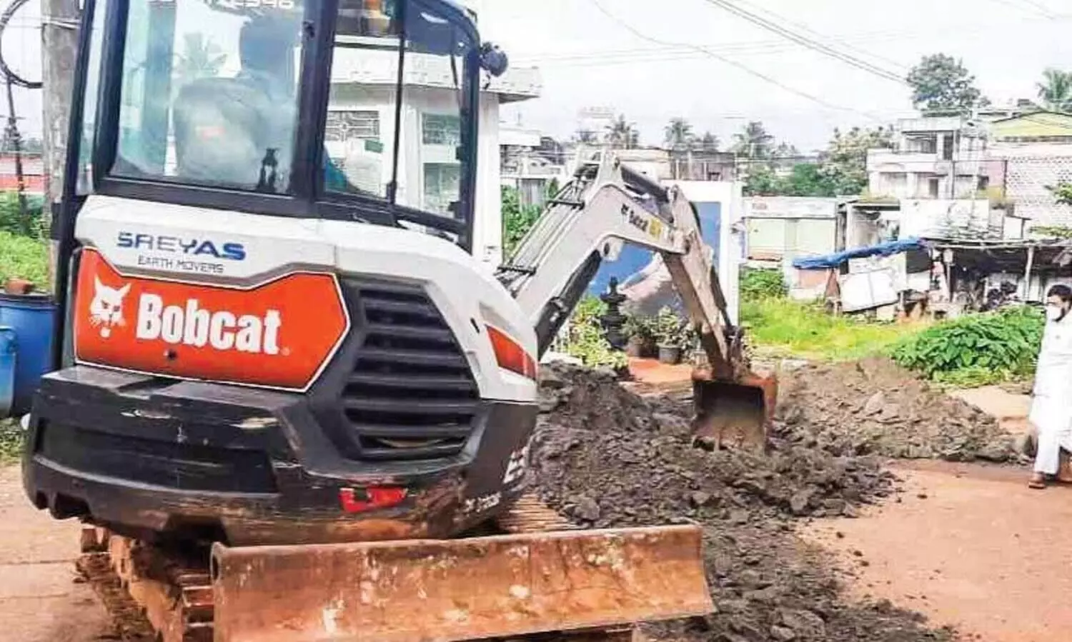 പഞ്ചായത്ത് അംഗത്തി​െൻറ നേതൃത്വത്തിൽ  റോഡിലെ കുഴികൾ മൂടി