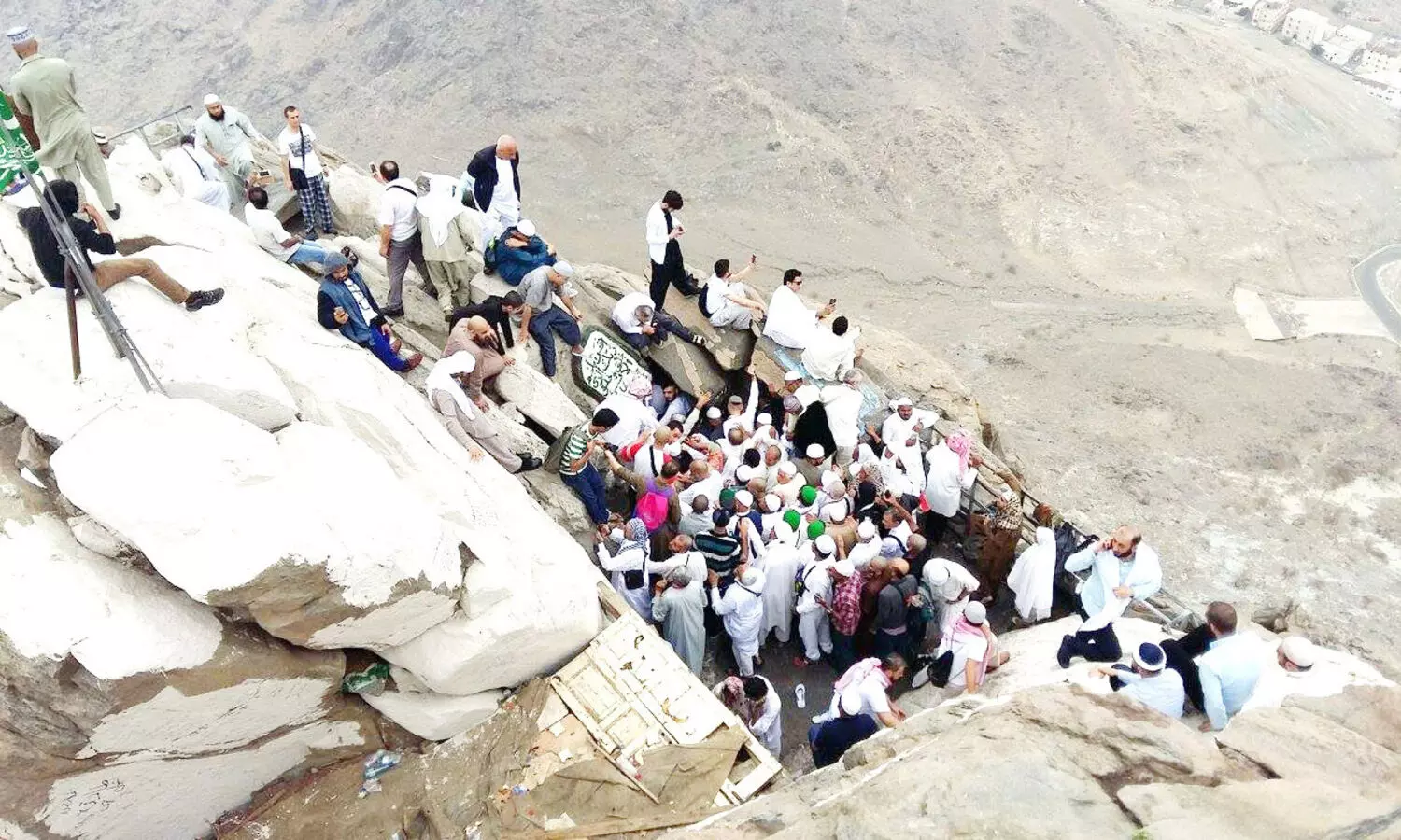 ജ്ഞാ​​ന​​പ്ര​​കാ​​ശം പ്ര​​സ​​രി​​പ്പി​​ച്ച മ​​ക്ക​​യി​​ലെ ഹി​​റാ ഗു​​ഹ