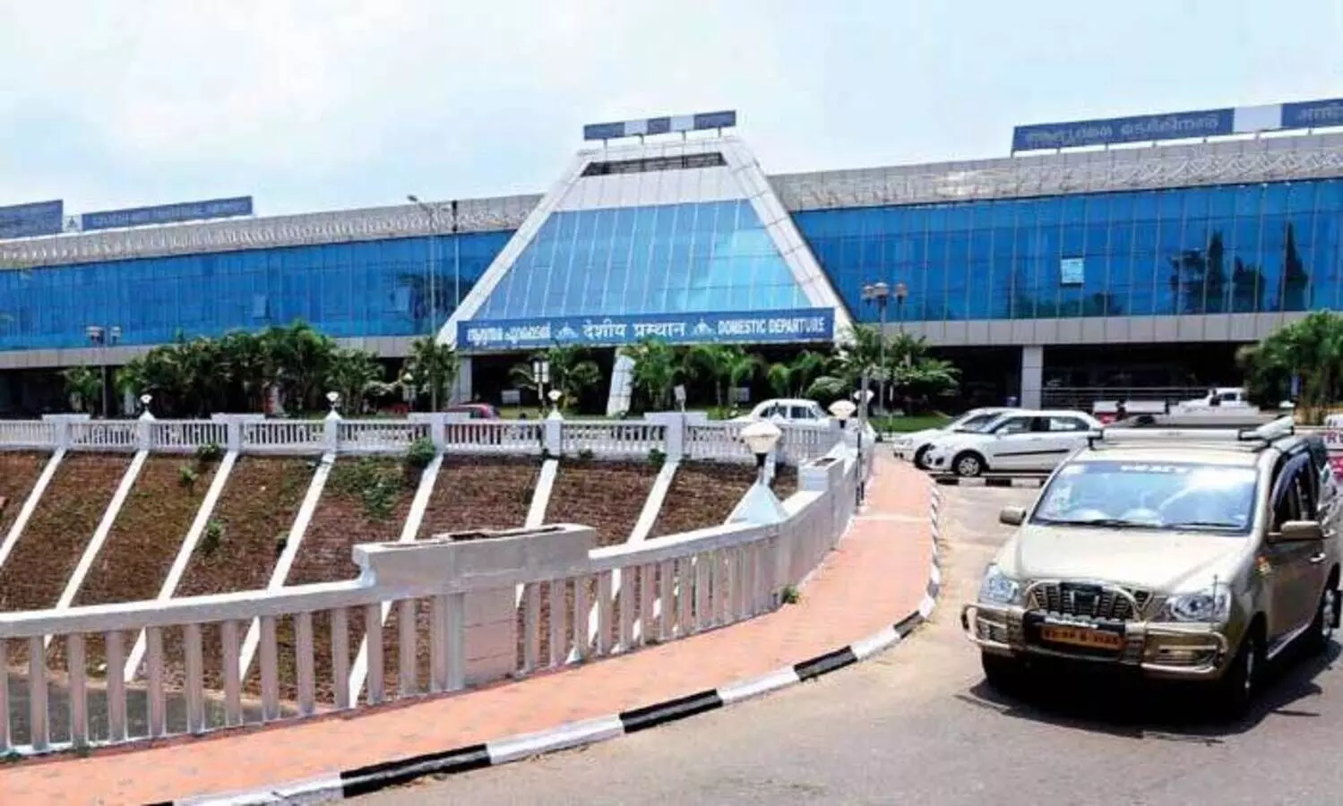 വിമാനത്തി​ലെ ലൈഫ്​ ജാക്കറ്റ്​ കിറ്റിൽ ഒളിപ്പിച്ച 45 ലക്ഷത്തിൻെറ സ്വർണം പിടികൂടി