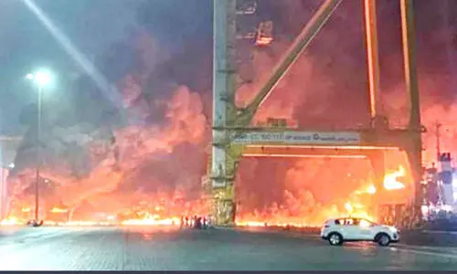 ജബൽ അലി തുറമുഖത്ത് കപ്പലിൽ സ്ഫോടനം ജബൽ അലി തുറമുഖത്ത് കപ്പലിൽ സ്ഫോടനം