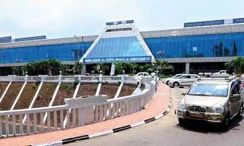 വിമാനത്തി​ലെ ലൈഫ്​ ജാക്കറ്റ്​ കിറ്റിൽ ഒളിപ്പിച്ച 45 ലക്ഷത്തിൻെറ സ്വർണം പിടികൂടി