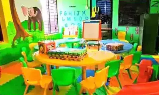 ചായം നിറച്ച് ചന്തം ചാലിക്കാനൊരുങ്ങി അംഗൻവാടികൾ