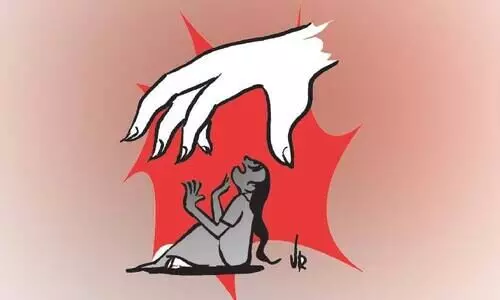 വീ​ട്ടി​ൽ​പോ​ലും സു​ര​ക്ഷി​ത​ര​ല്ലാ​തെ   കു​രു​ന്നു​ക​ൾ, പൂ​മൊ​ട്ടാ​യി​രു​ന്നി​ല്ലേ