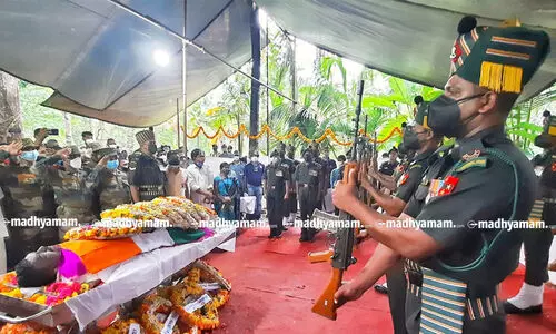 വീരമൃത്യു വരിച്ച സുബേദാർ ശ്രീജിത്തിന് അന്ത്യാഞ്ജലി