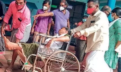 ഉ​പ​ക​ര​ണ​ങ്ങ​ൾ ത​ക​രാ​റി​ൽ; ജി​ല്ല  ആ​ശു​പ​ത്രി​യി​ൽ രോ​ഗി​ക​ൾ വ​ല​യു​ന്നു