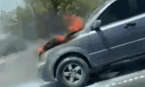 കാ​റി​ന്​ തീ​പി​ടി​ച്ചു