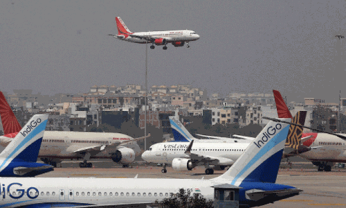 കുതിച്ചുയർന്ന്​ വിമാന ടിക്കറ്റ്​ നിരക്ക്​