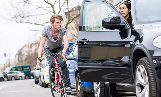 You’re not opening the door of the car correctly: How to