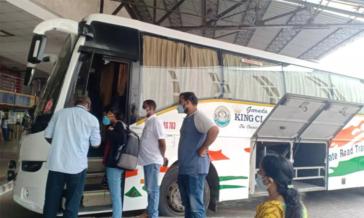 കെ.എസ്​.ആർ.ടി.സി ബം​ഗുളുരൂ സർവ്വീസ് ആരംഭിച്ചു; ആദ്യ ദിനത്തിൽ മുഴുവൻ സീറ്റിലും ബുക്കിങ്​